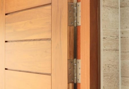 Pose de portes en bois sur mesure, un savoir-faire d'atelier pr&egrave;s de Saverne